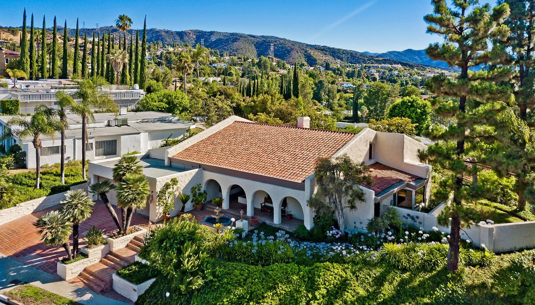 17932 Medley Drive - Encino