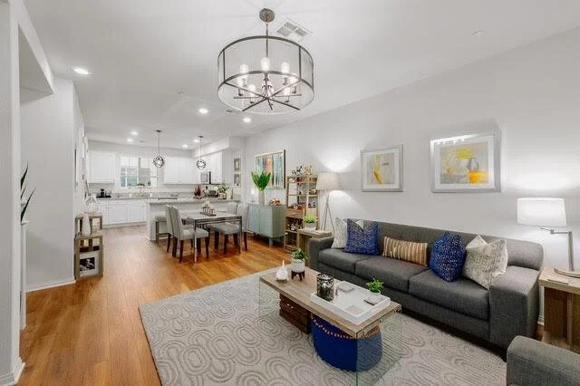 14102 W Spruce Lane - Van Nuys