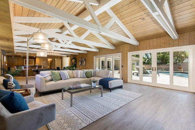 17600 Weddington Street - Encino