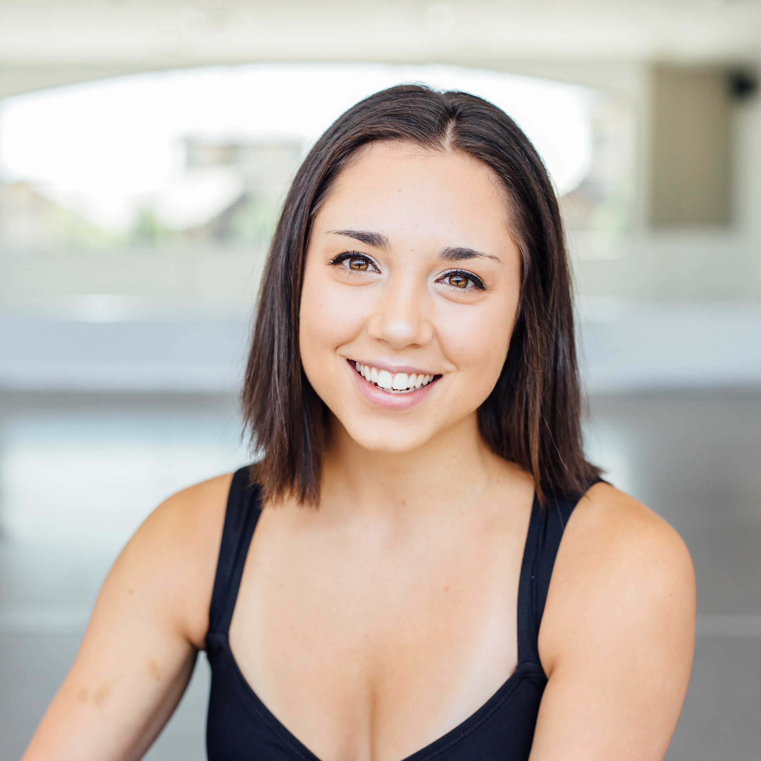 Amanda+Colangelo+Headshot.jpg