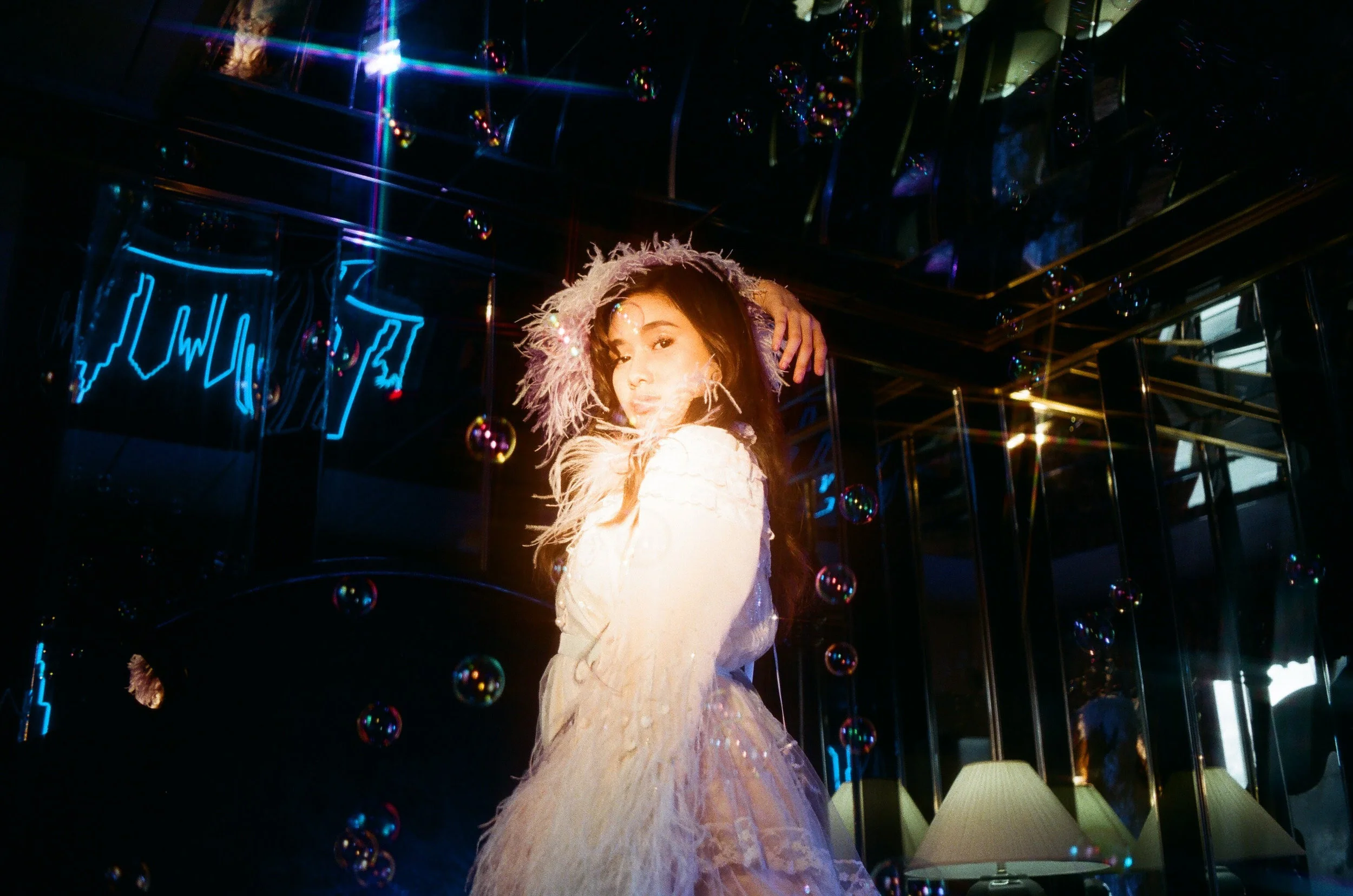 Video: NIKI - 'Spell'