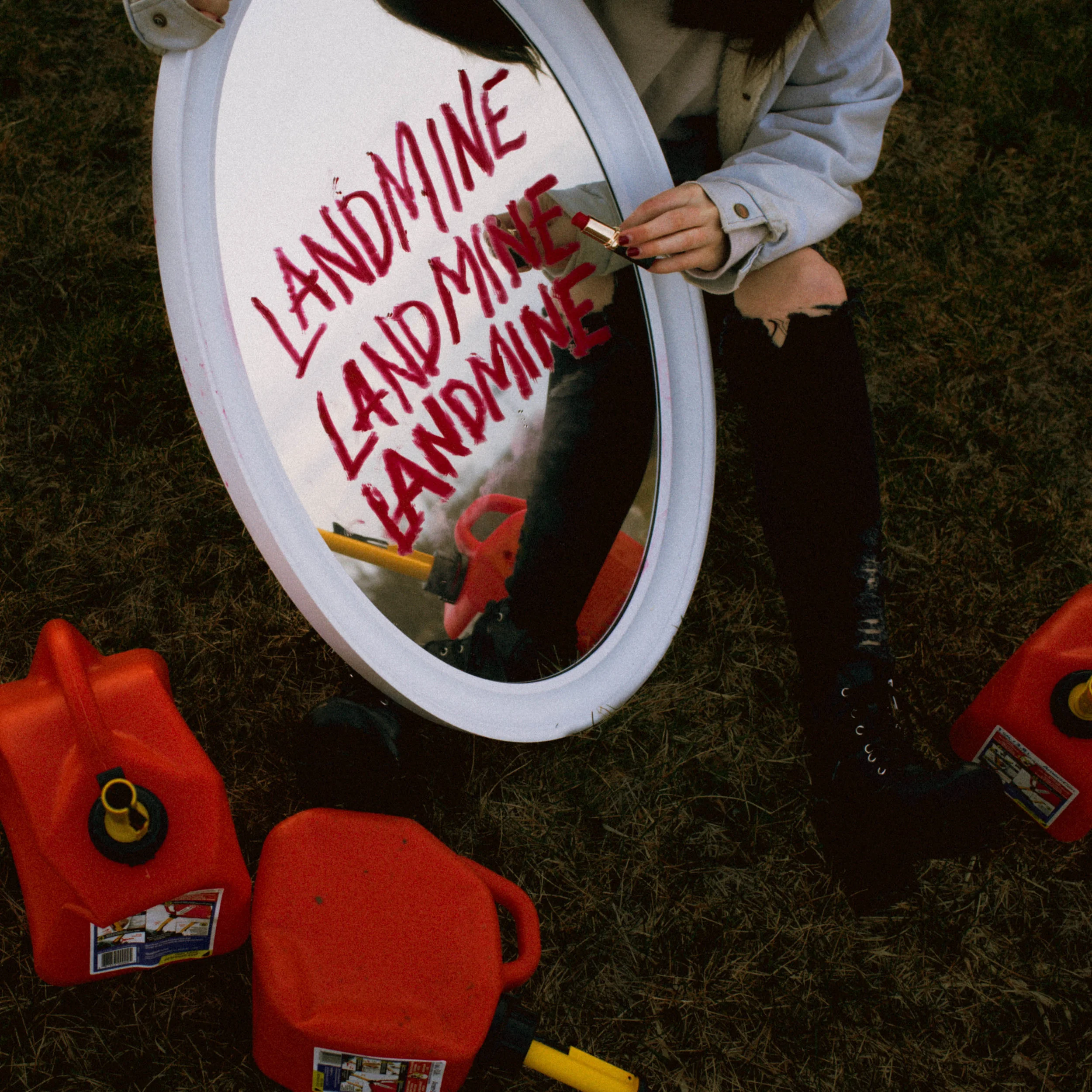 FINNEAS - 'Landmine'