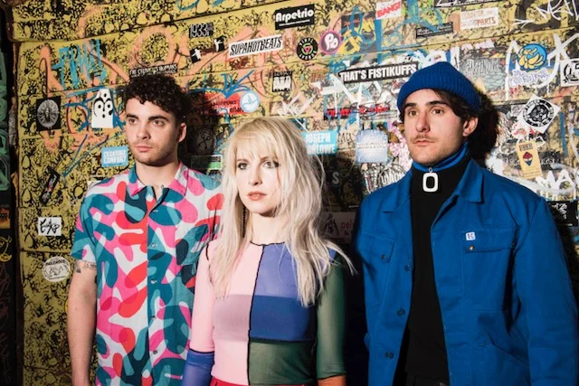 Video: Paramore - 'Caught in the Middle'
