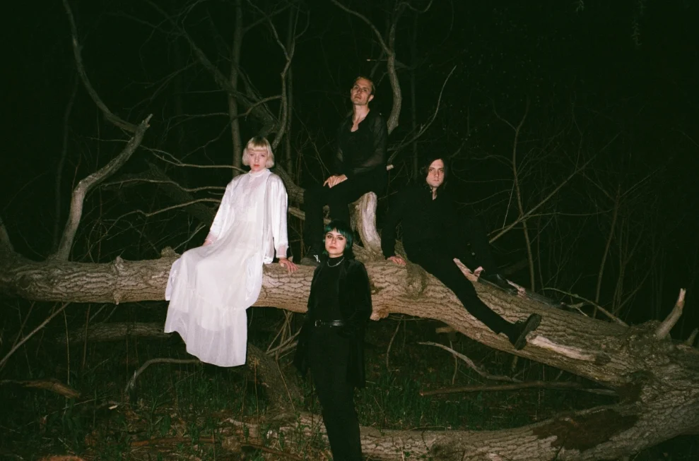 Dilly Dally - 'I Feel Free'