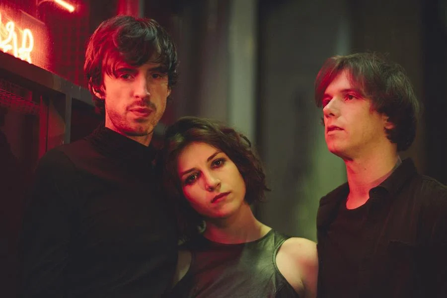 Estrons - 'Cameras'