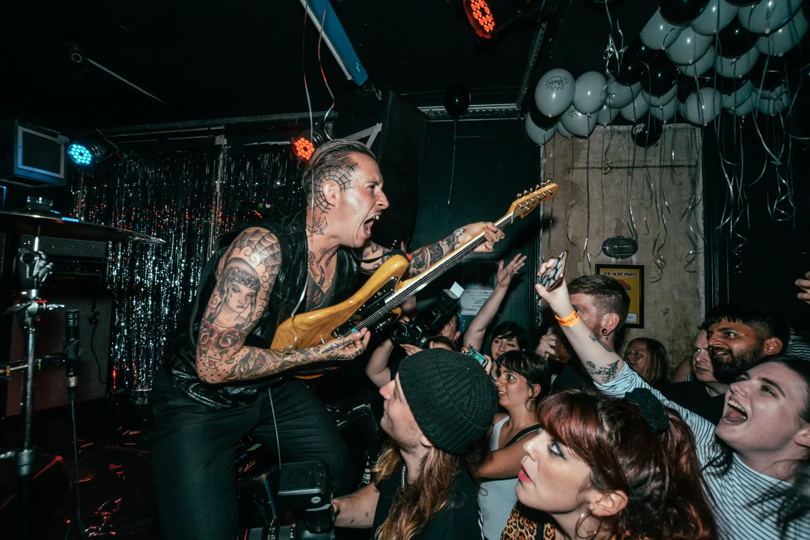 Slaves - The Old Blue Last - 17-08-18-1.jpg