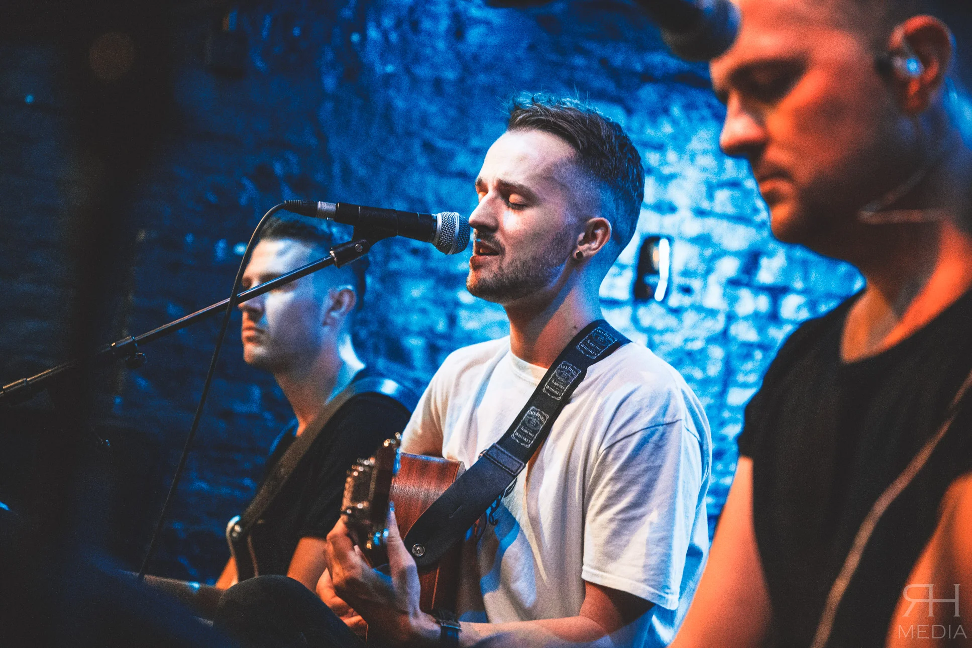 01 Chapter And Verse Acoustic 3.jpg