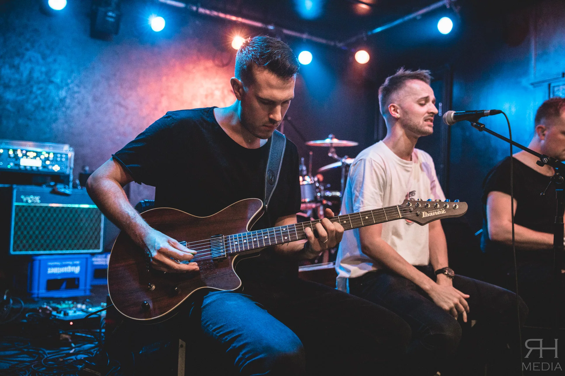 01 Chapter And Verse Acoustic 1.jpg