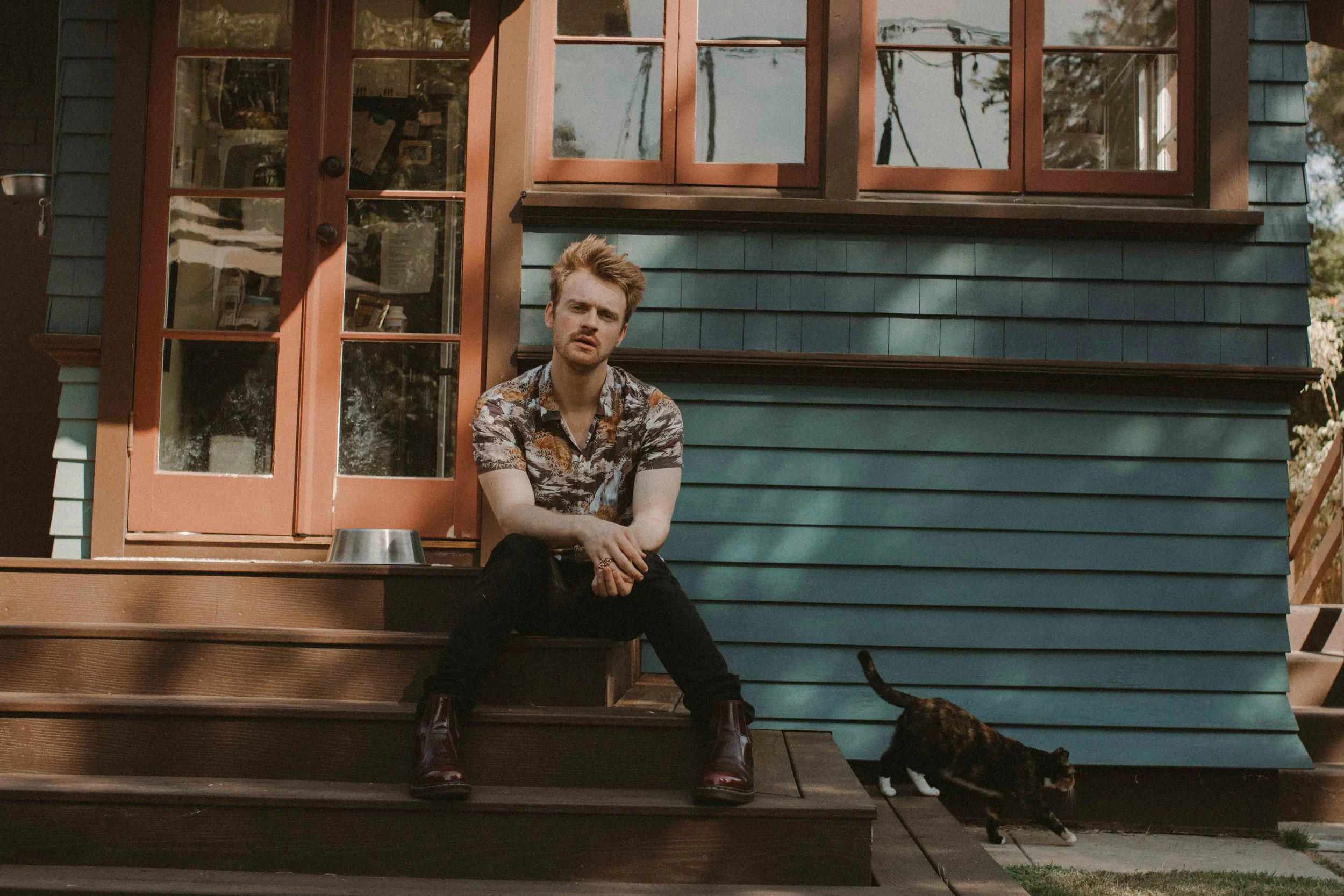 FINNEAS - 'Let's Fall In Love For The Night'