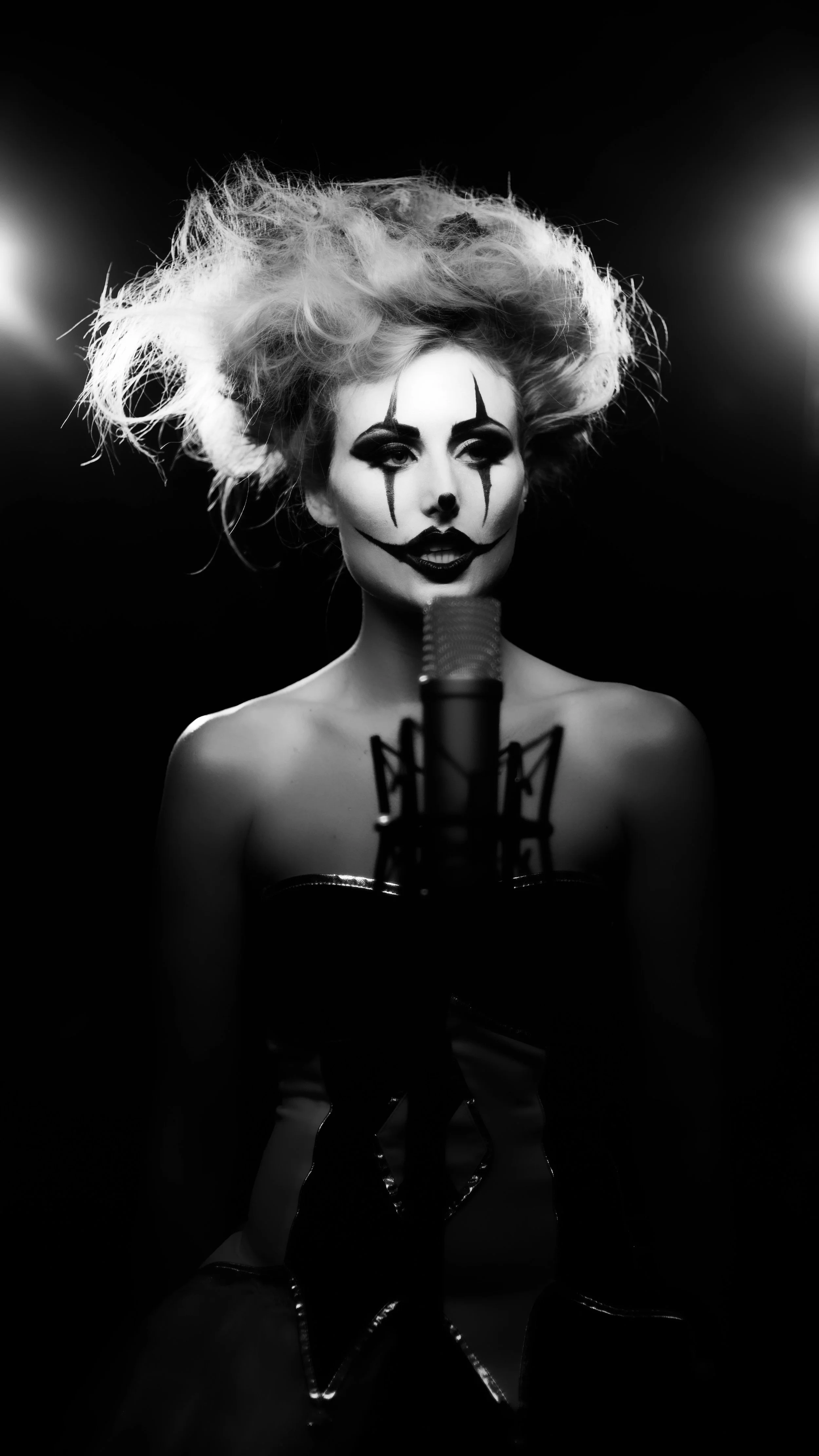 Video Premiere: Bianca Bazin - 'Poor Thing'