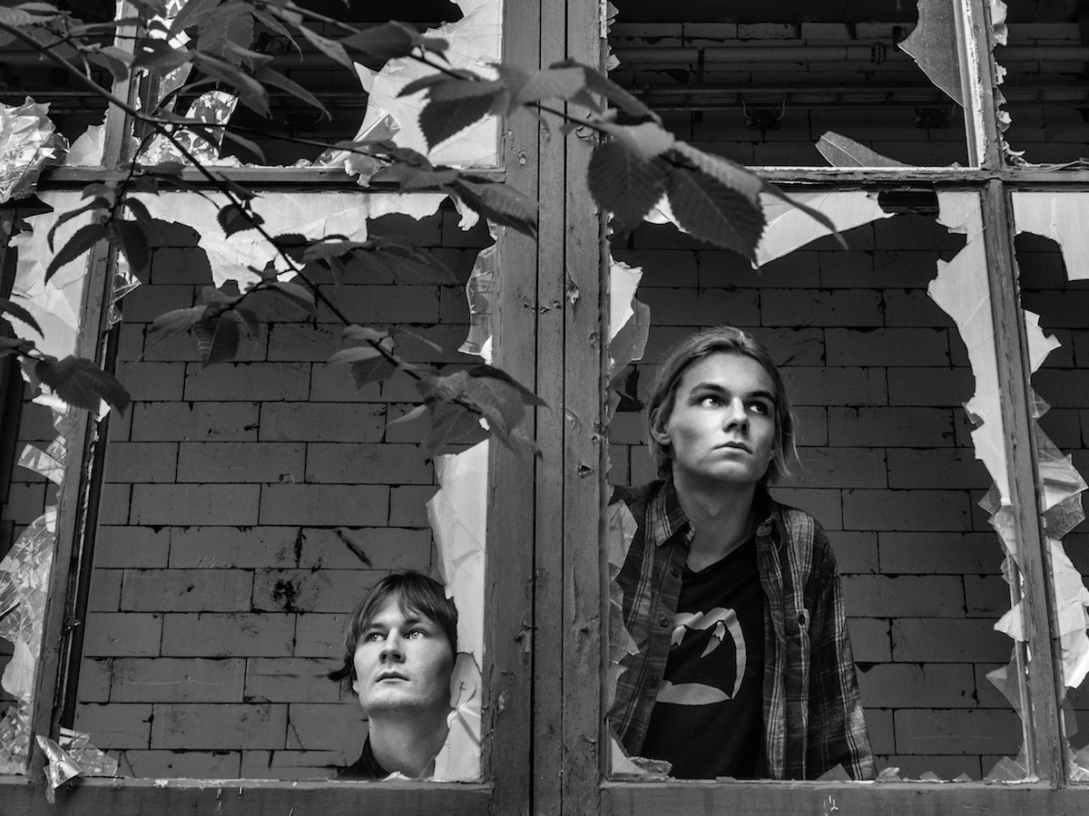 Video Premiere: Slide - 'Laugh Some More'