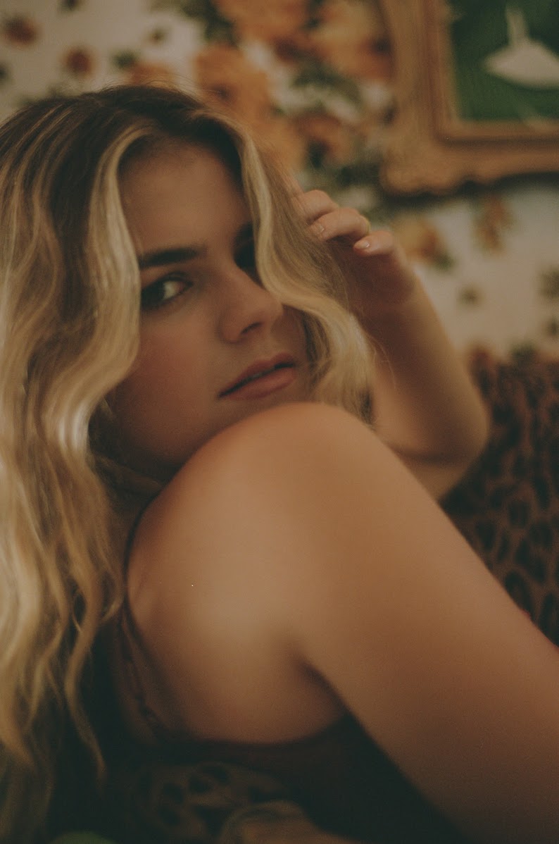 Annika Grace - 'The Chase' 