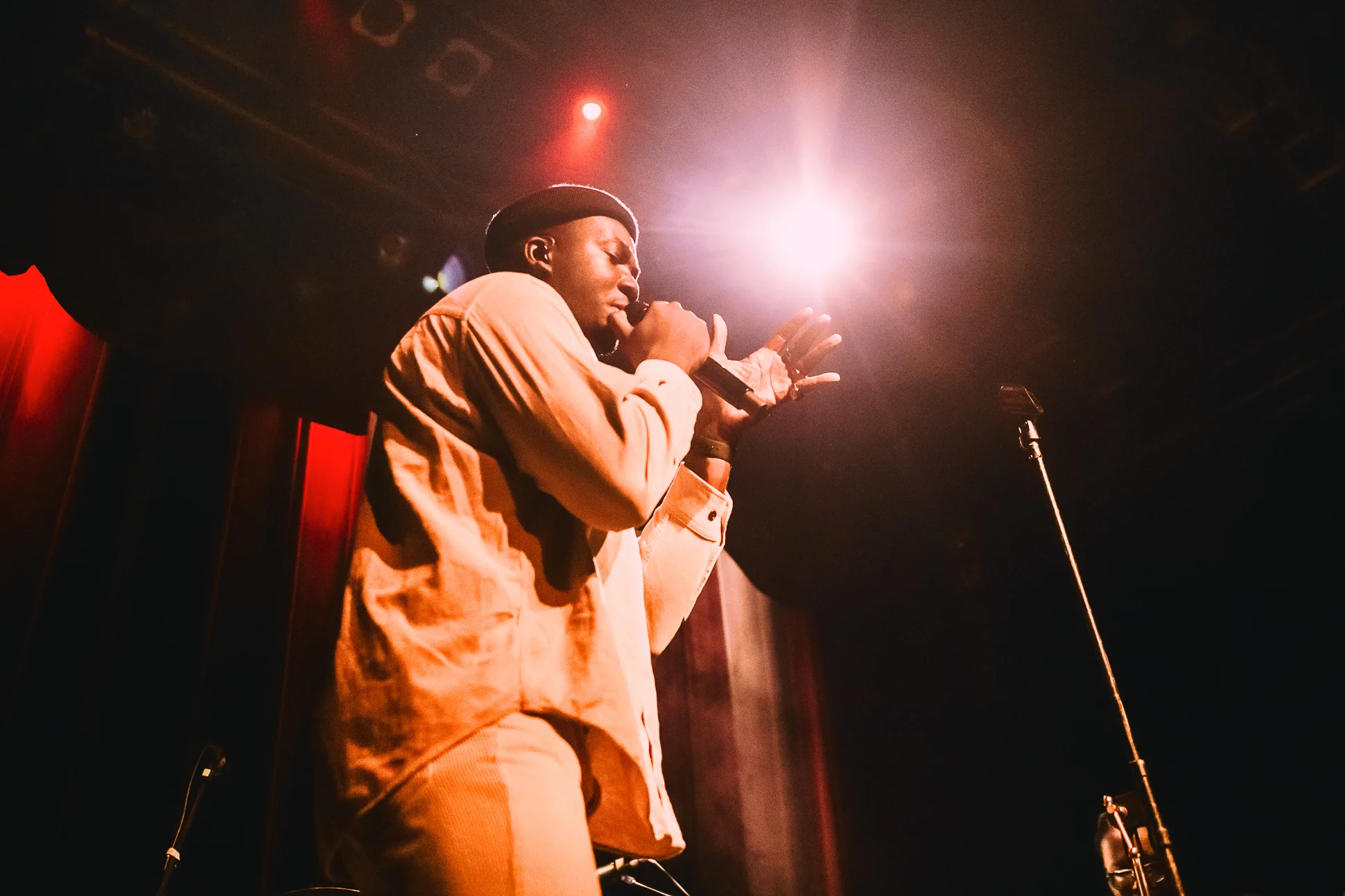 JacobBanks-VENUE-19-01-2019-Vancouver-06.jpg
