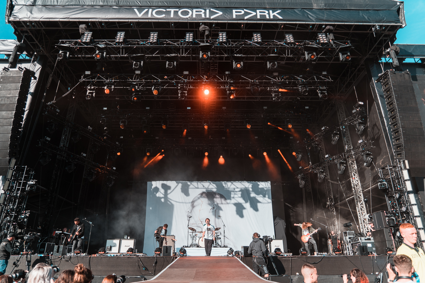 Nothing But Thieves - APE - 31-05-19-15.jpg