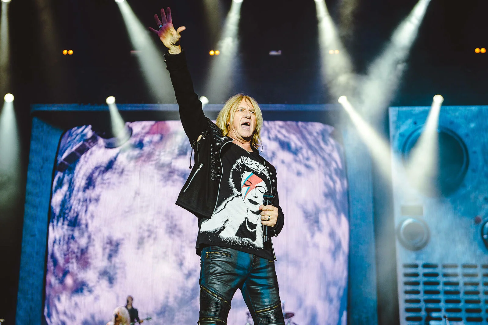def_leppard03_website_image_huoe_standard.jpg