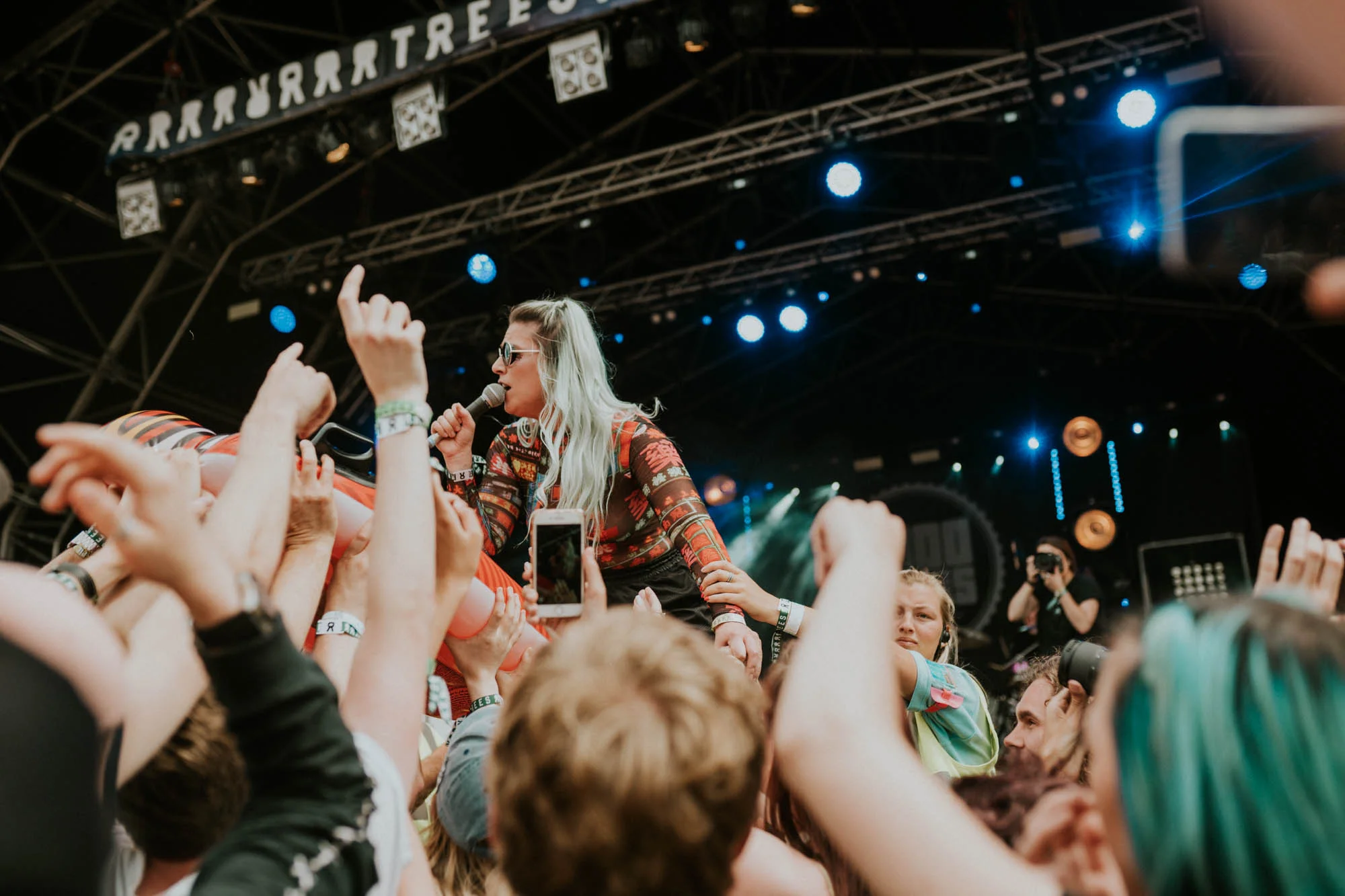 Vukovi - 2000 Trees-7.jpg