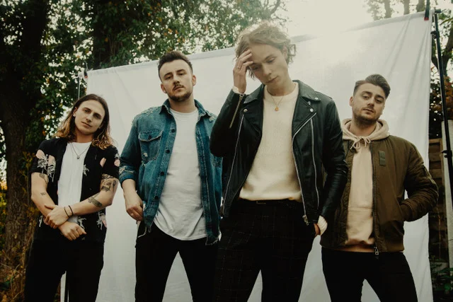 Sun Arcana - 'Hard To be Around'