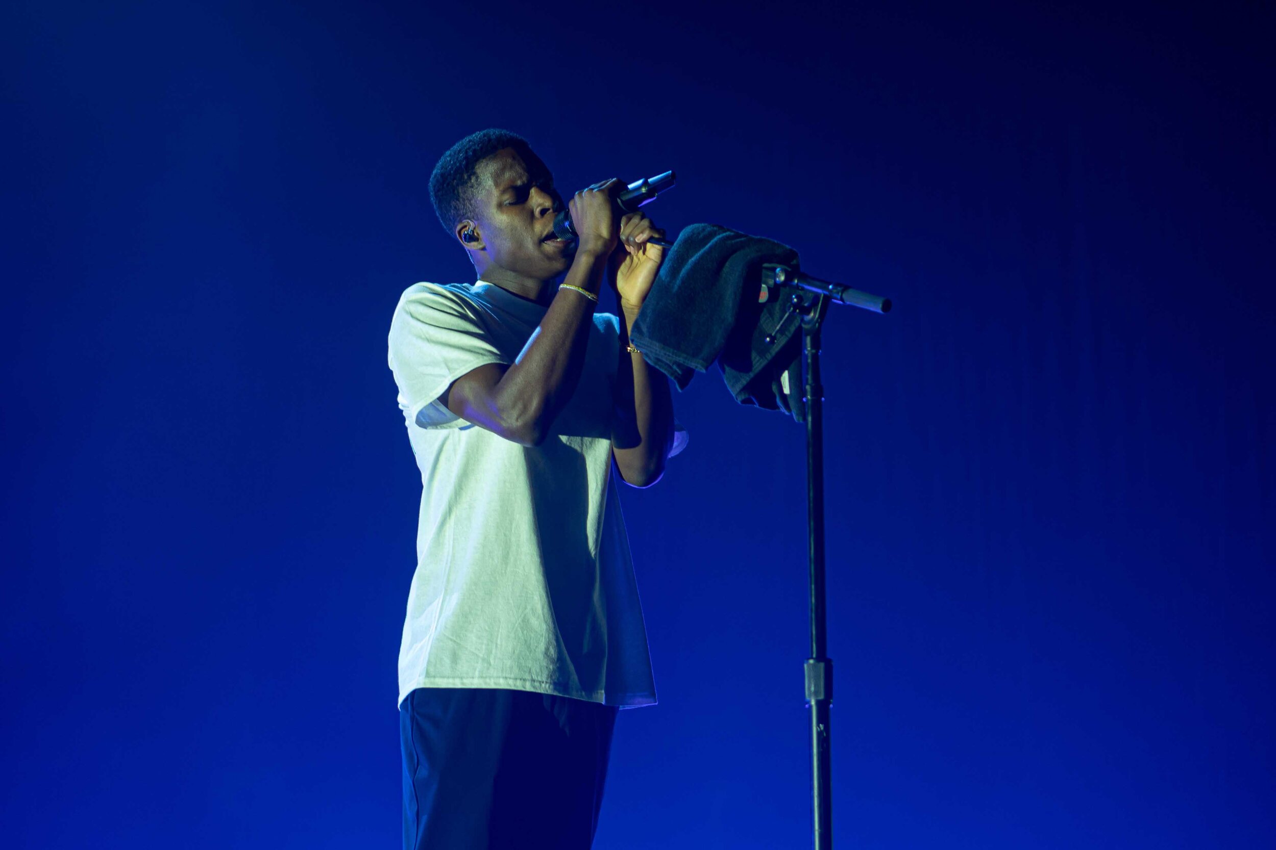 Daniel_Caesar_3423.jpg