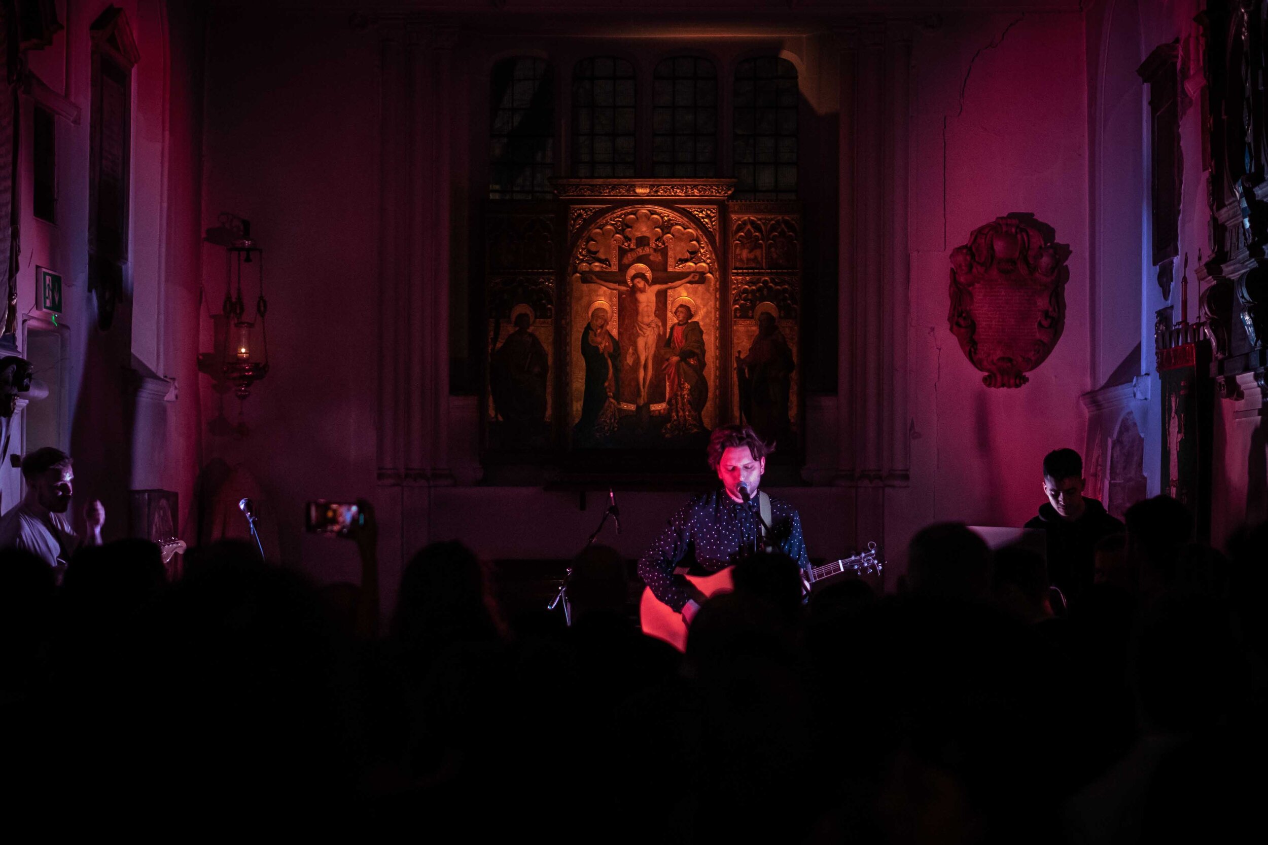 Photo Gallery: Glass Peaks - St Pancras Old Church, London 31/01/2020