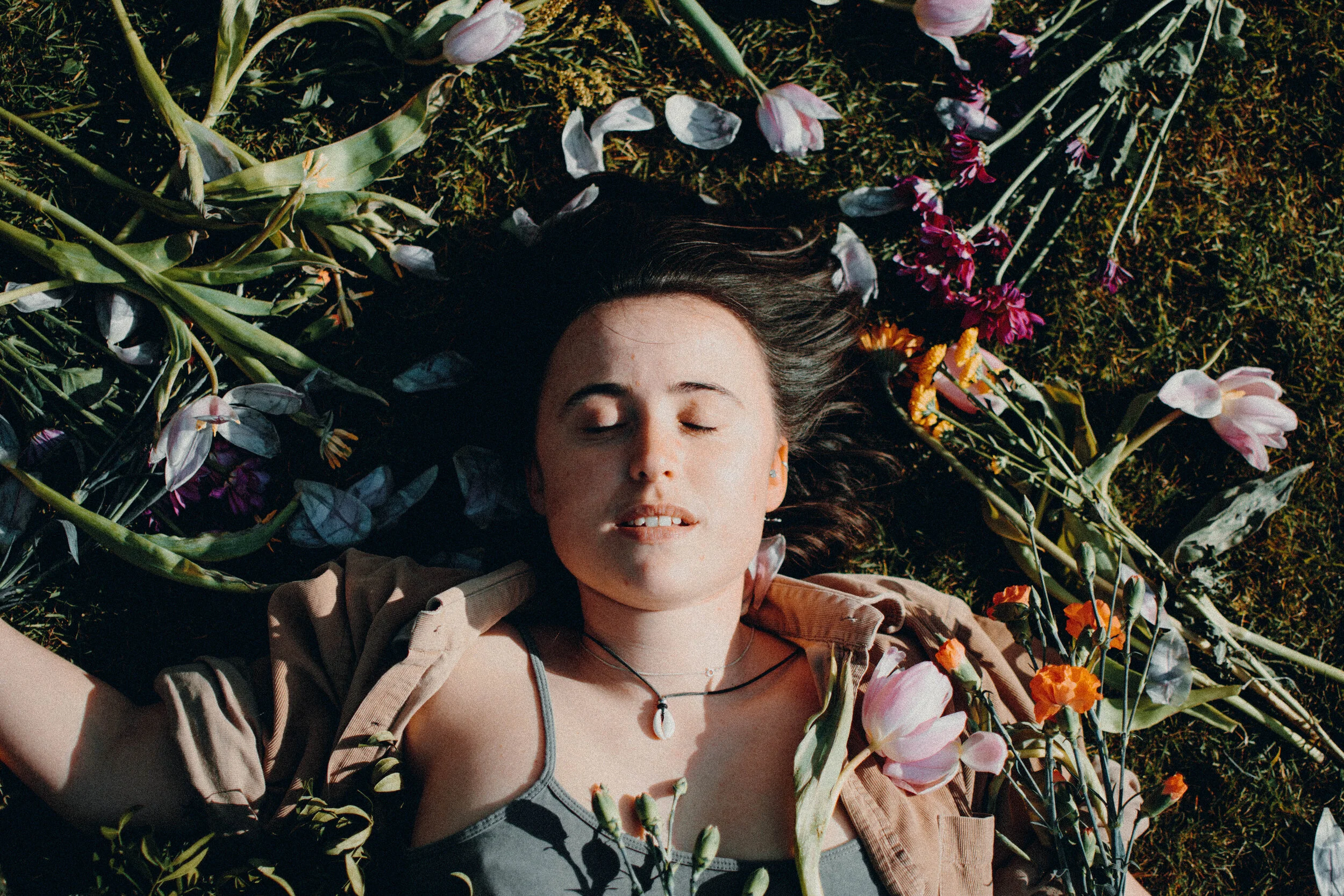 Video Premiere: Bryony Williams - 'Growing / Fading'
