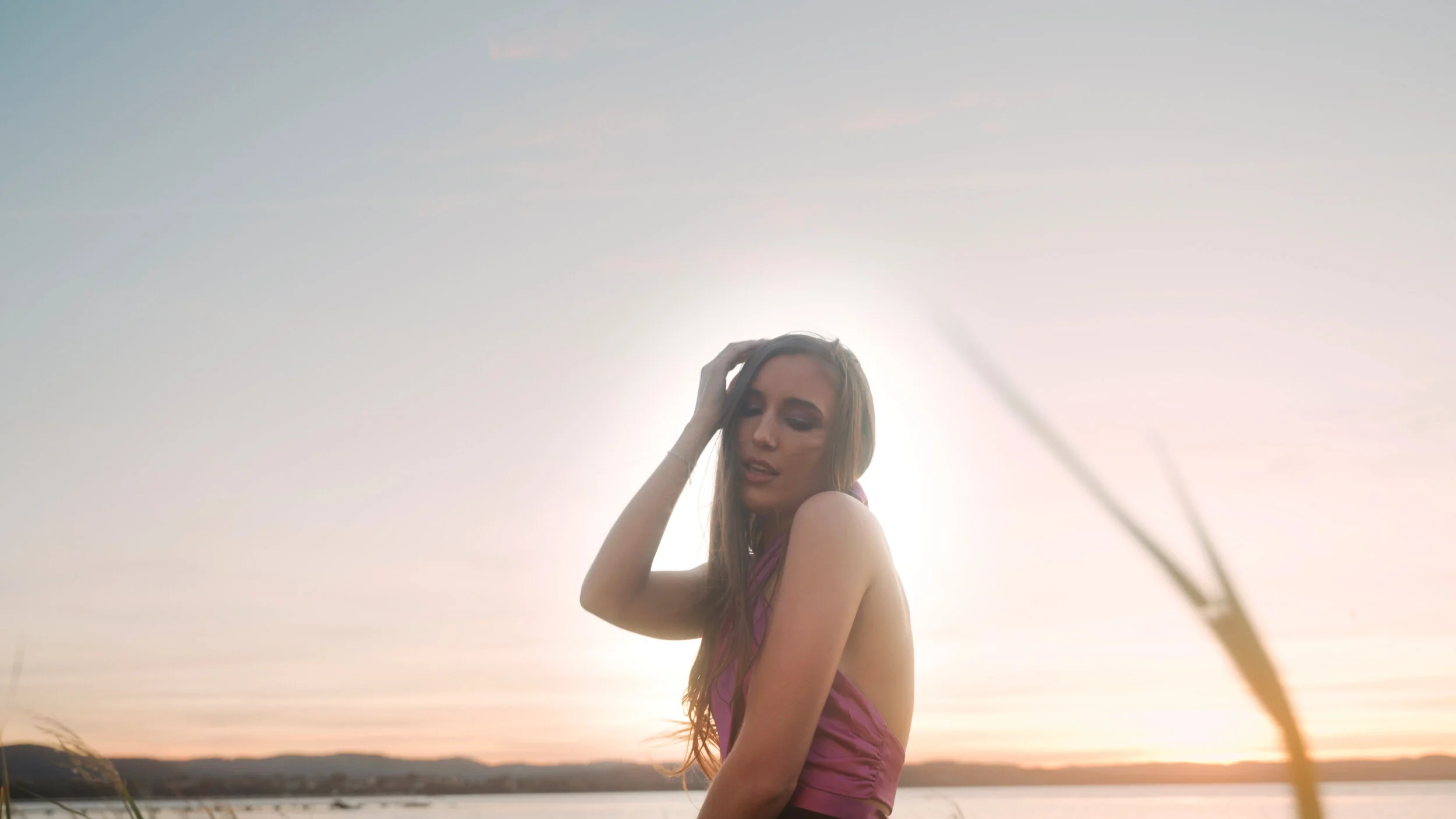 ELASKIA - 'Can't Help Loving You'