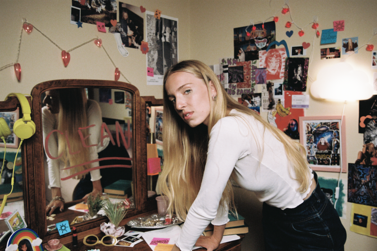Maude Latour - 'Clean'