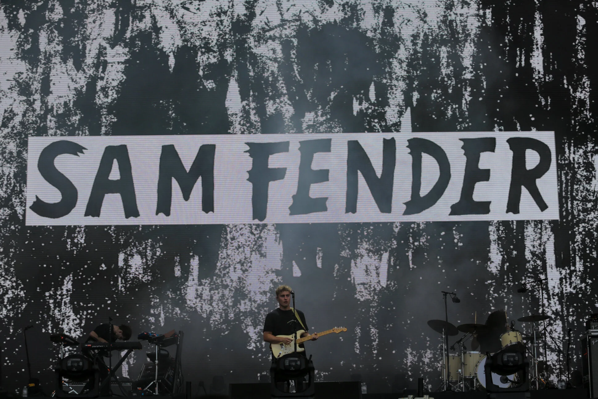 WTHB_LeedsFestivalDay2_Sam Fender-1.jpg