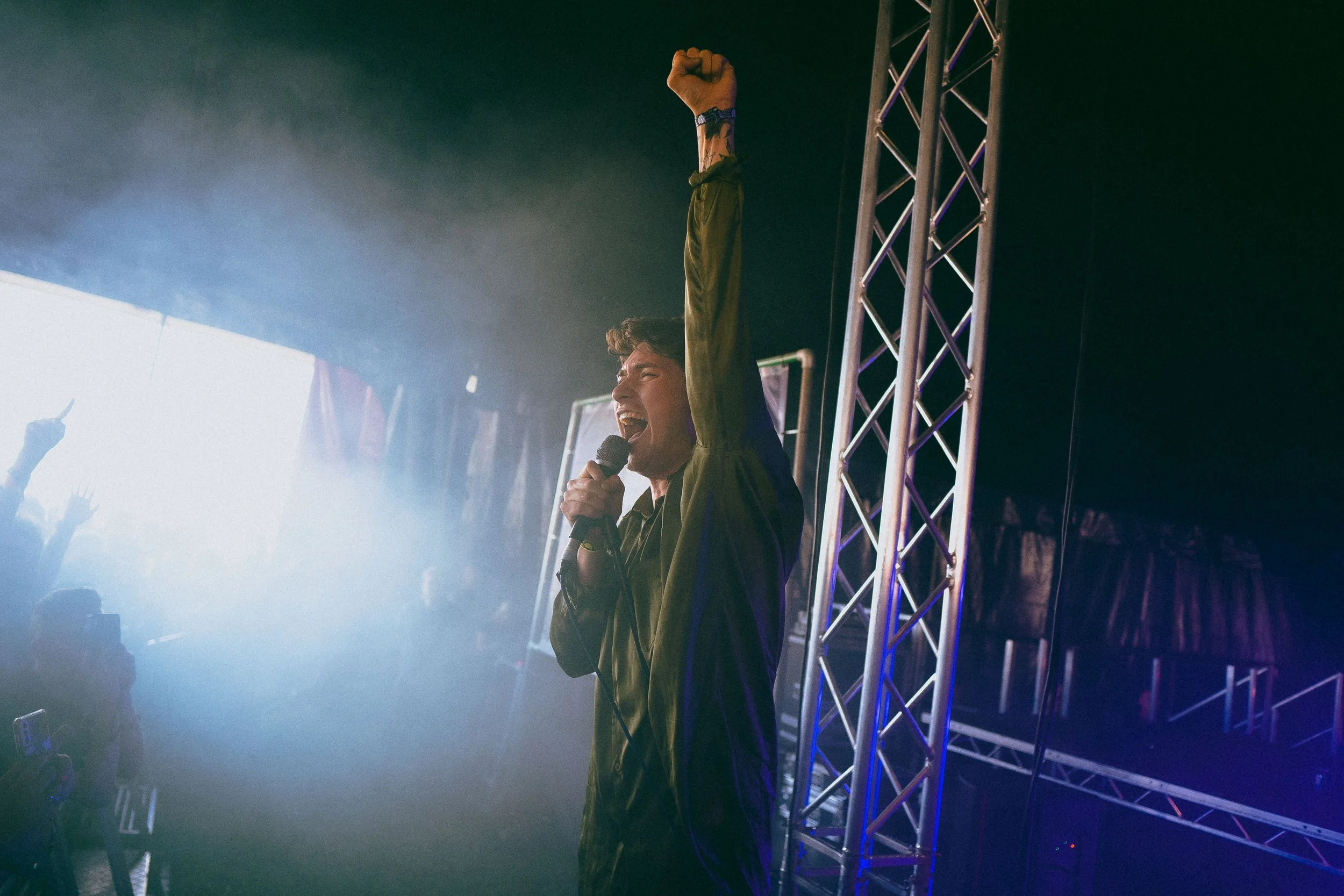 Holding Absence - 2000Trees 2022 -8.jpg