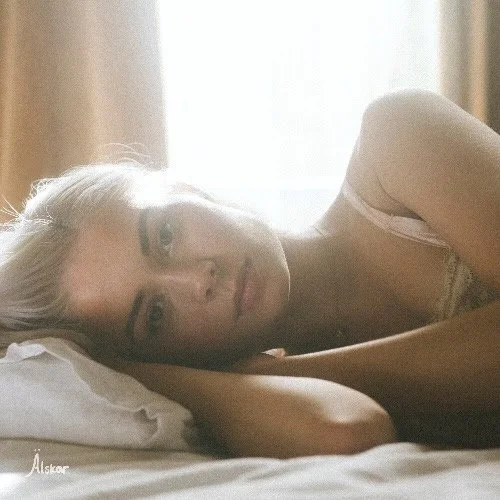 Album Review: Nina Nesbitt - 'Älskar’