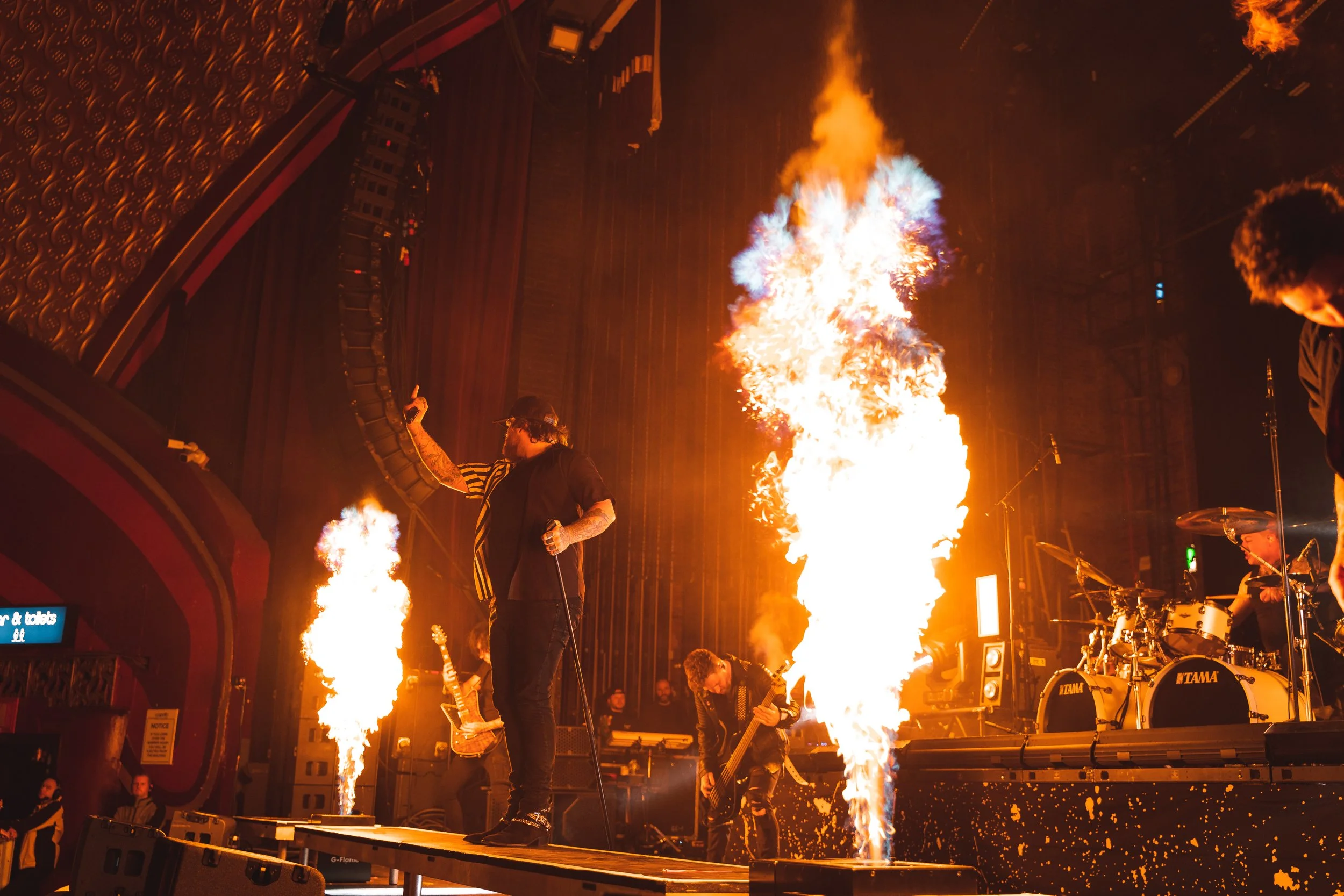 Asking Alexandria-02apollo-27-11-22-6.jpg