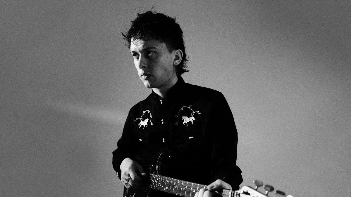 Ten Tonnes - 'Dancing, Alone'