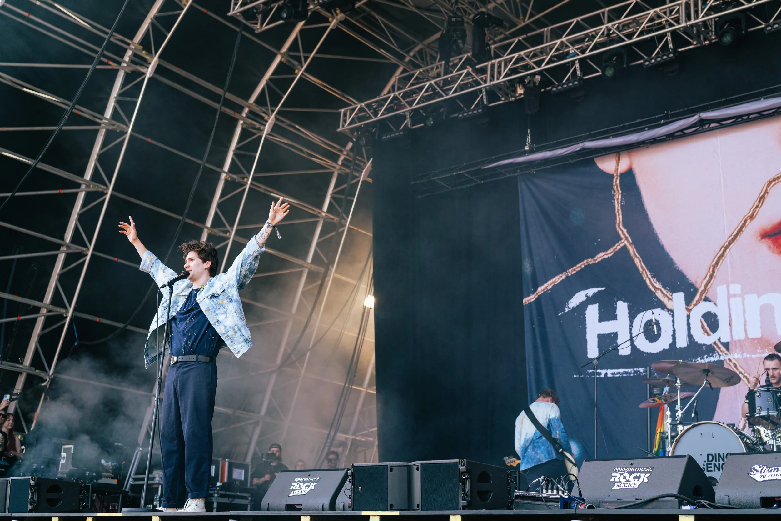 23-05-27.06-Holding Absence_SamStrutt_02.JPG