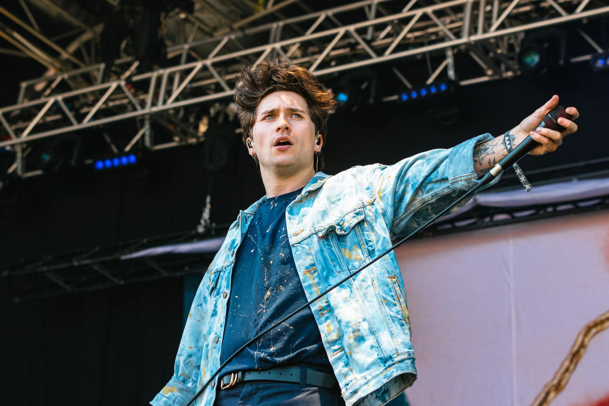 23-05-27.06-Holding Absence_SamStrutt_04.JPG