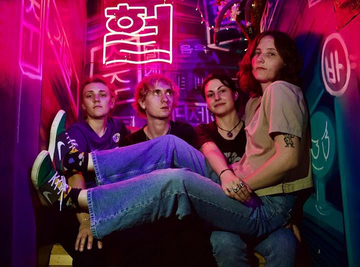 SUPERSAURUS - 'Let U Down'