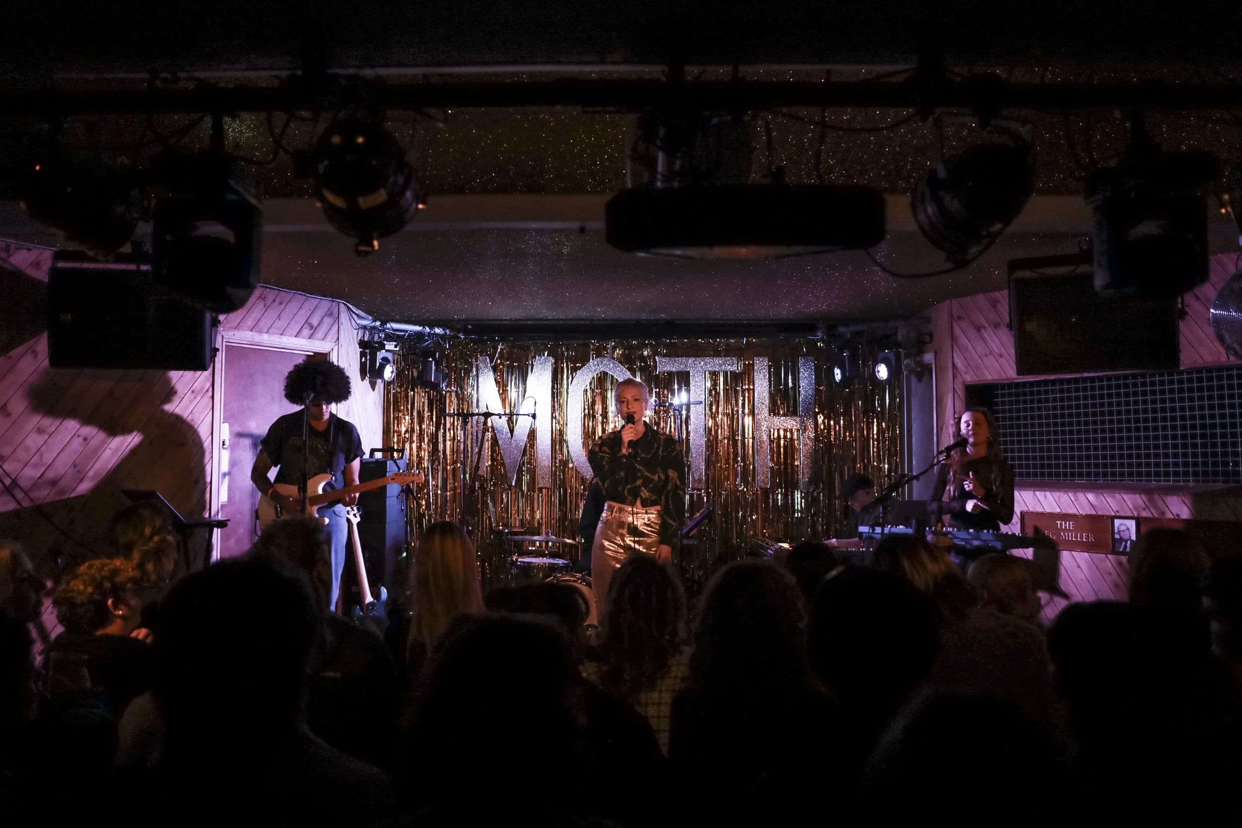 Live Review: Holly Walker - Moth Club, London 29/11/2023