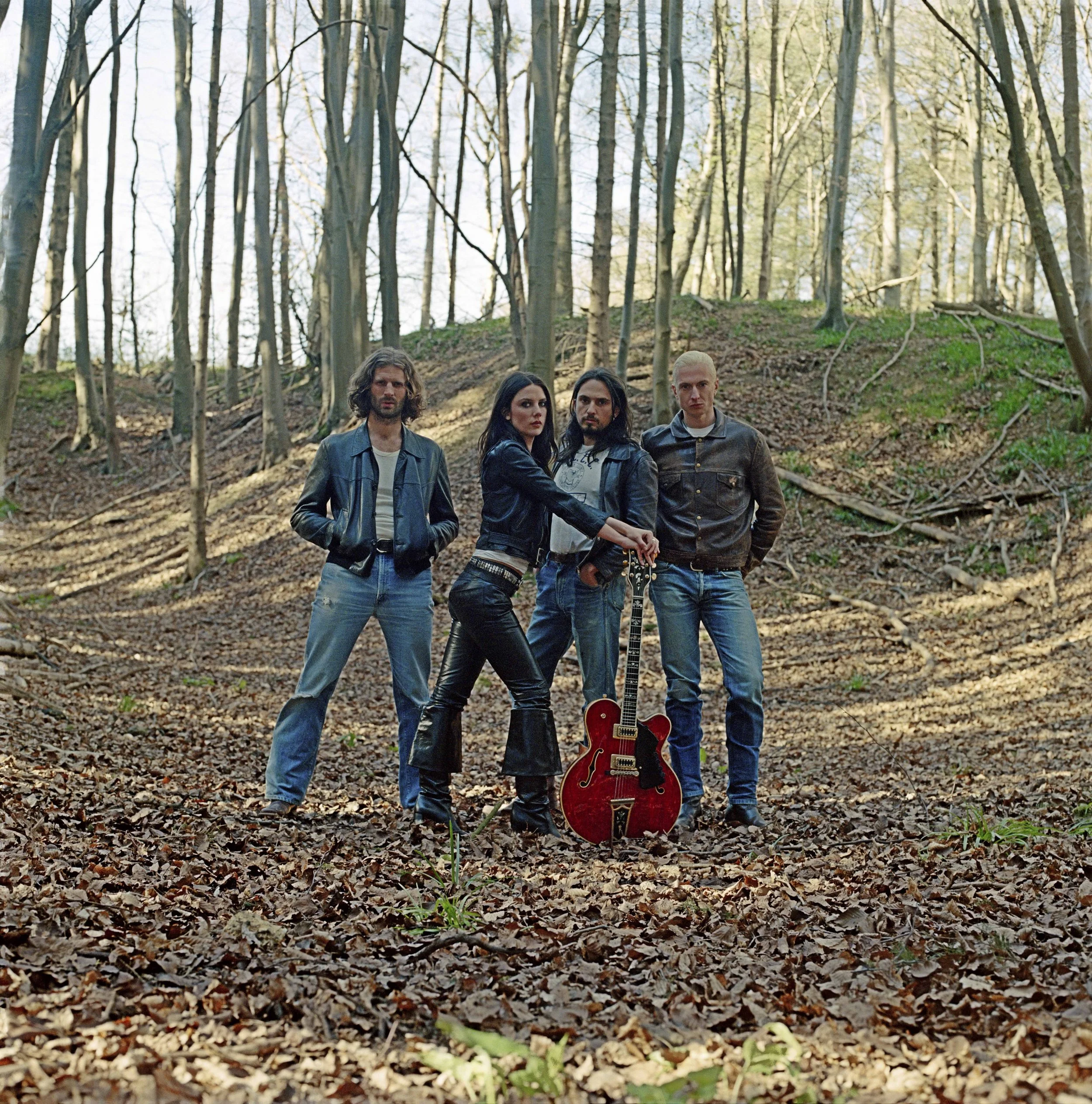 Wolf Alice - 'White Horses'