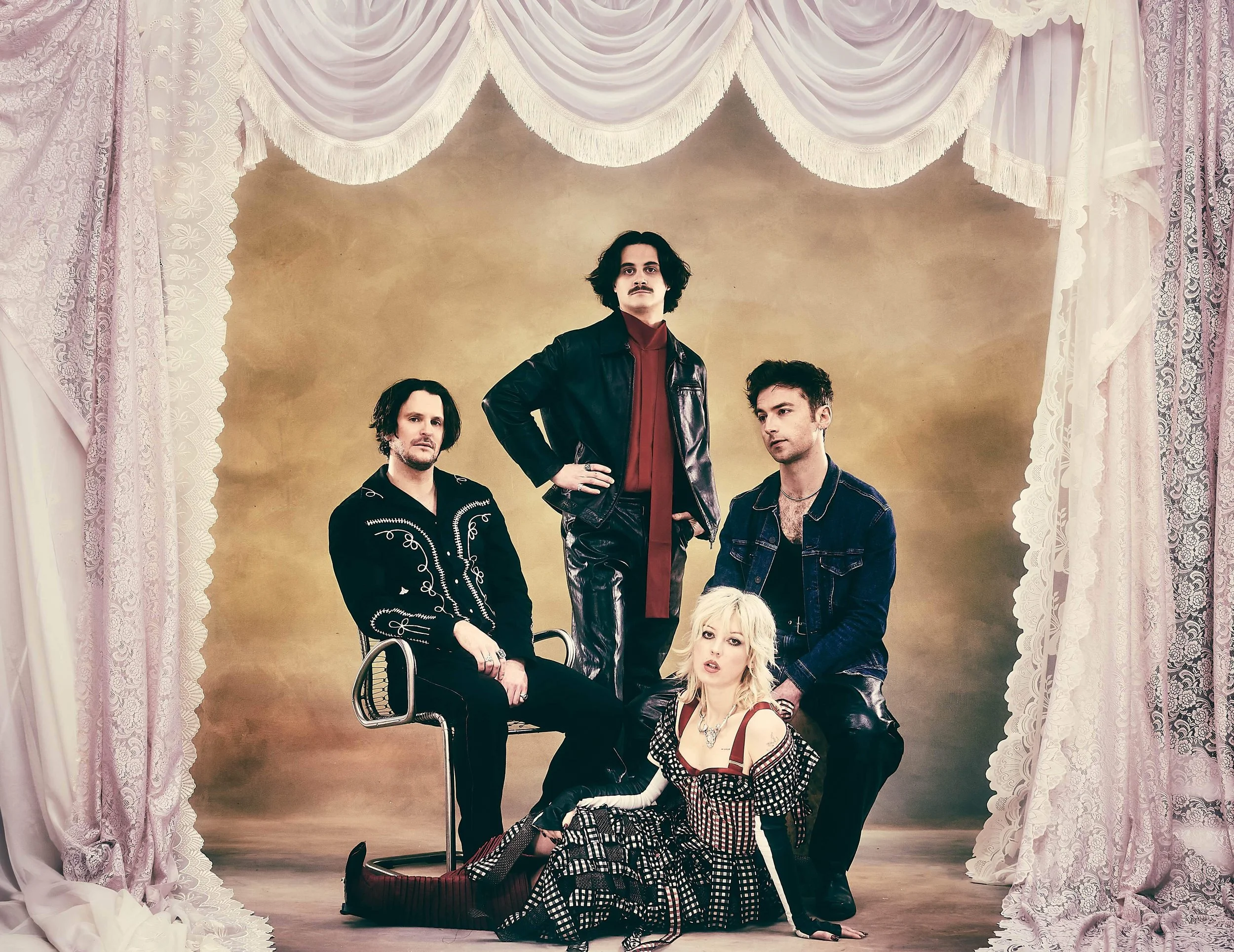 Long Read // Izzy B. Phillips on surrealism, voyeurism and Black Honey’s new album ‘Soak’.