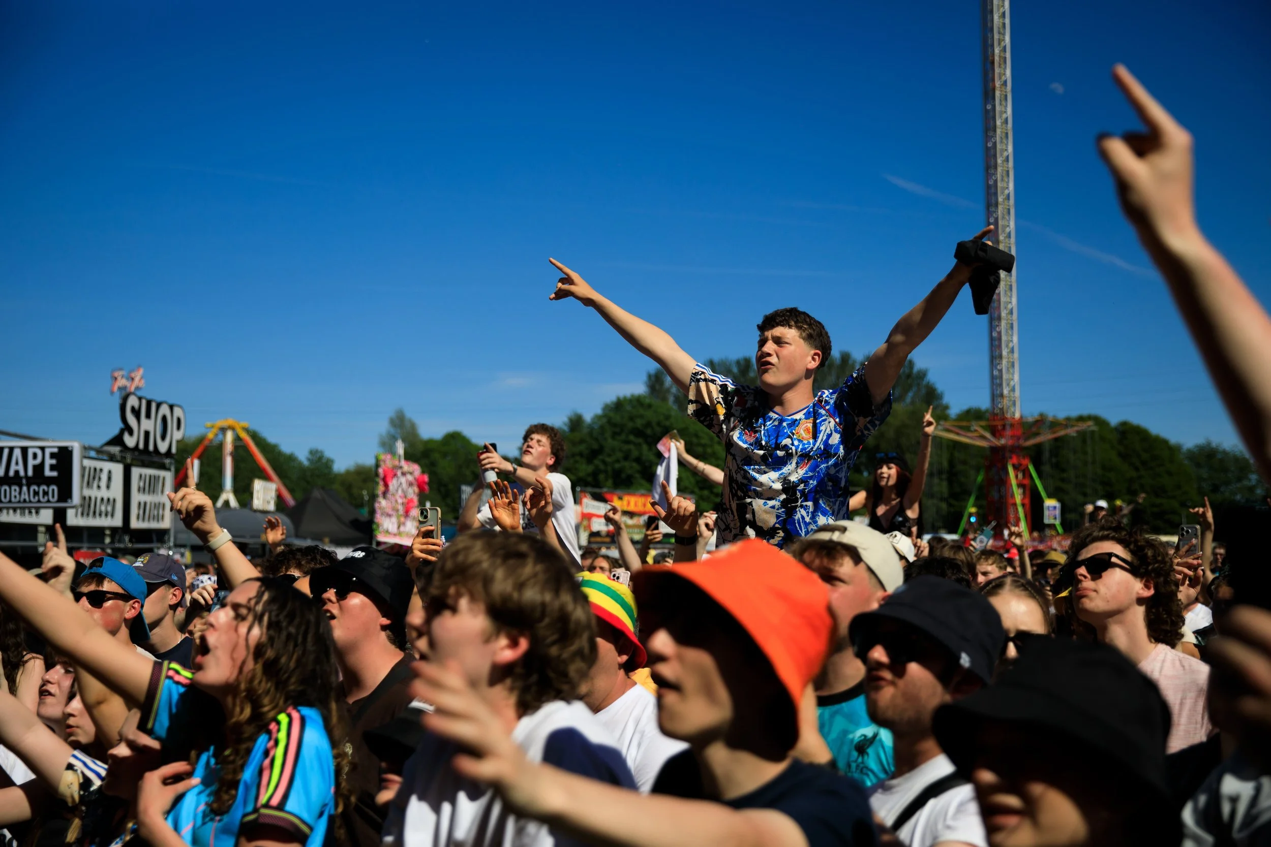 Sun crowd 4.jpg