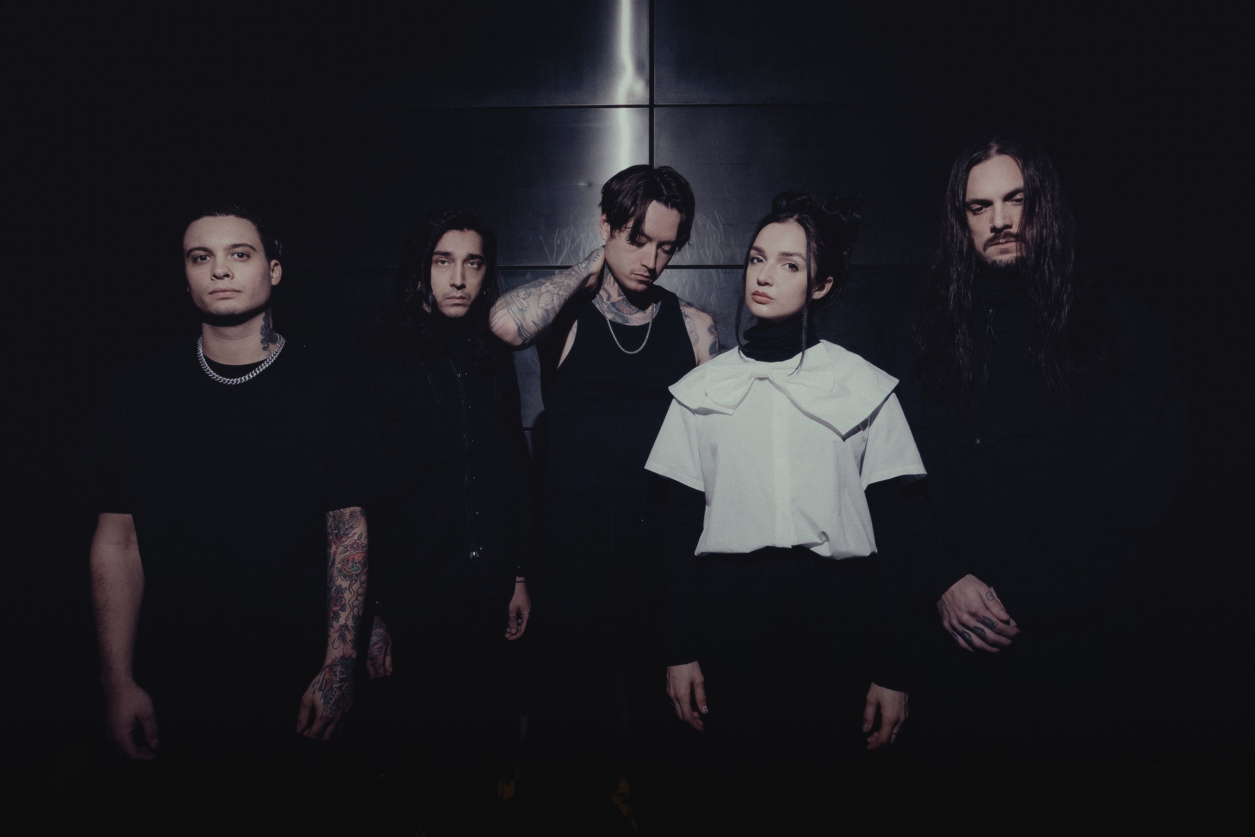 Bad Omens and Poppy - 'V.A.N' — When The Horn Blows