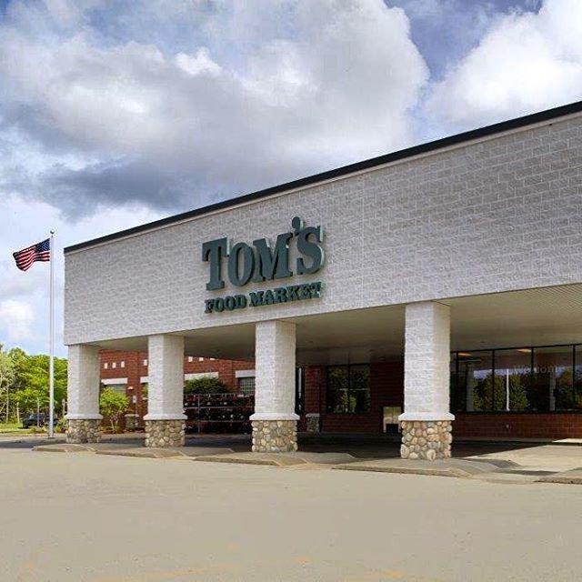 Oma&rsquo;s is now on the shelf of Tom&rsquo;s Market in Interlochen, Traverse City and Williamsburg!!! Come in and support our cherry infused spirit that uses over 150 Traverse City grown cherries in every bottle!!!
...
...
...
#omasspirits #travers