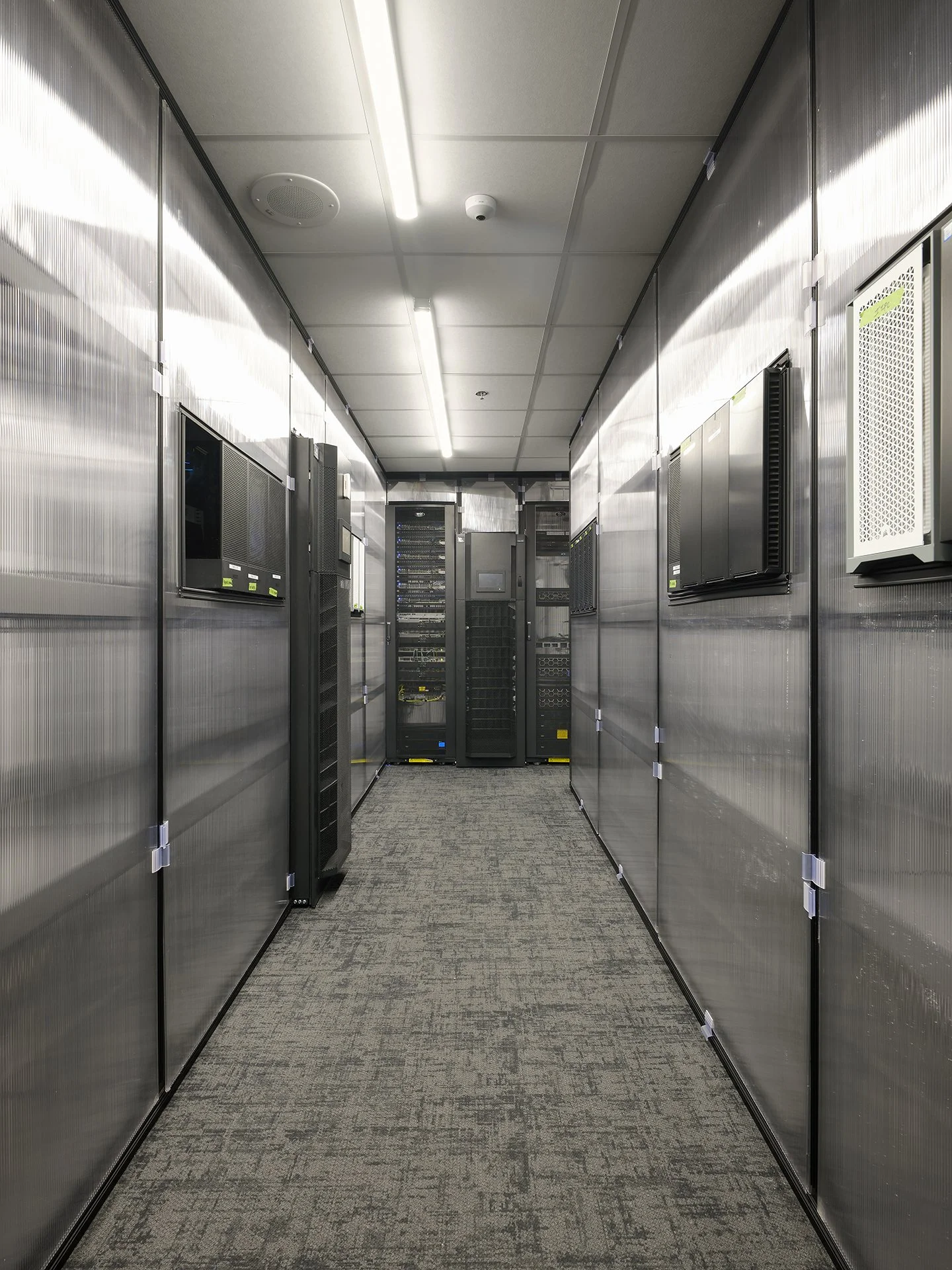 Aménagement de bureau au centre-ville de Montreal par DESK architectes