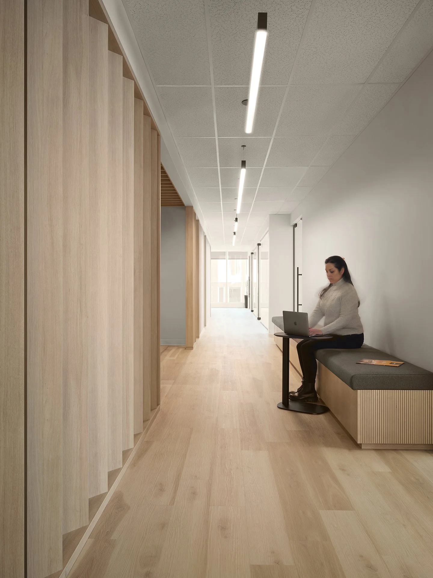 Aménagement de bureau à Brossard par DESK architectes