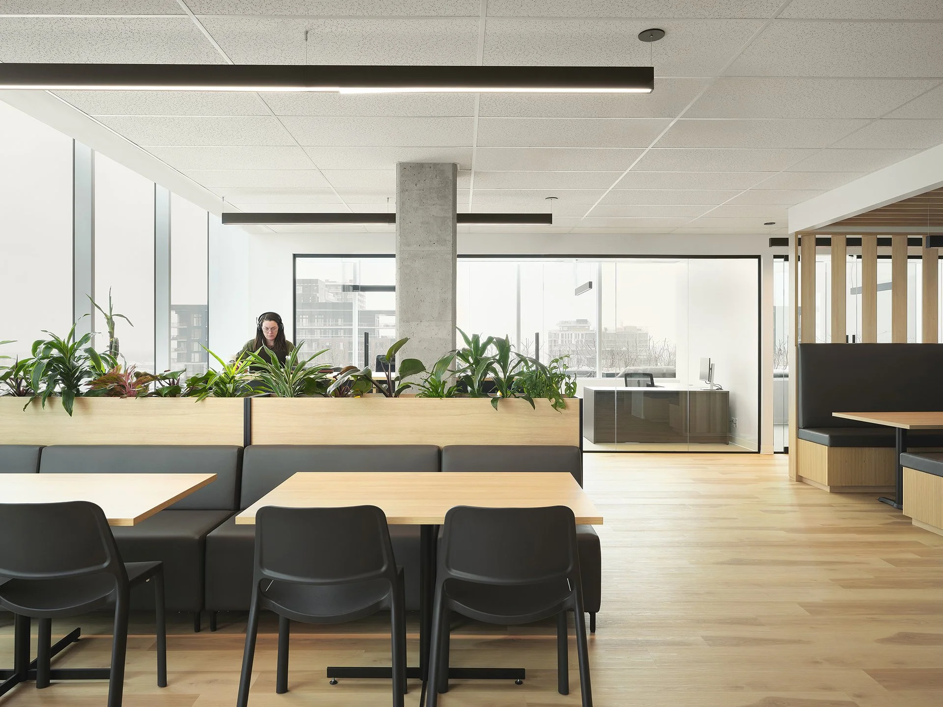 Aménagement de bureau à Brossard par DESK architectes