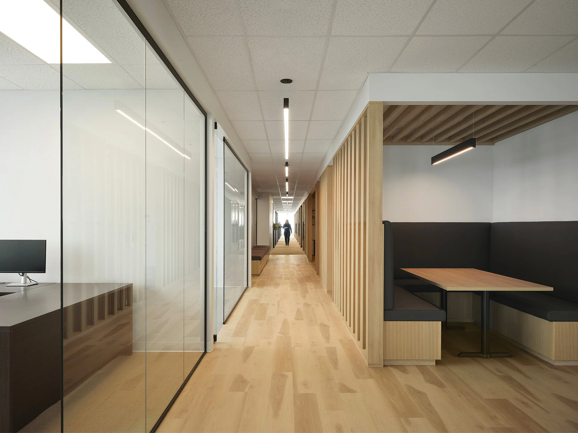 Aménagement de bureau à Brossard par DESK architectes