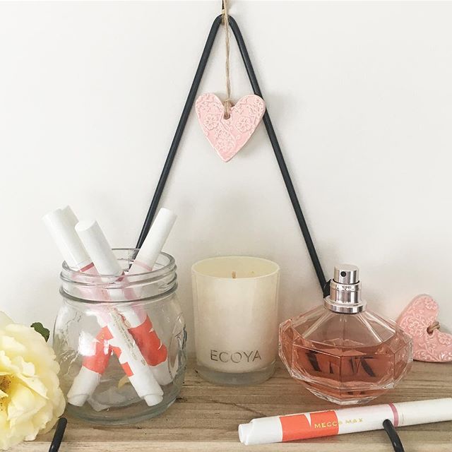 The new @meccamax Lip Whips
Sitting pretty on the shelf so i can try a new one each day.
These velvety soft matte lip whips come in 5 delicious sounding colours and are $28nzd each.
They give a soft focus look, with staying power whilst not feeling dry or cakey.
π Vegan and cruelty free π°
#gifted
.
.
.
.
.
#meccamax #meccacosmetica #makeup #makeupartist #beautybag #beautyblogger #nzmakeup #matte #lipwhip #beauty #promakeup #motd #vegan #veganmakeup