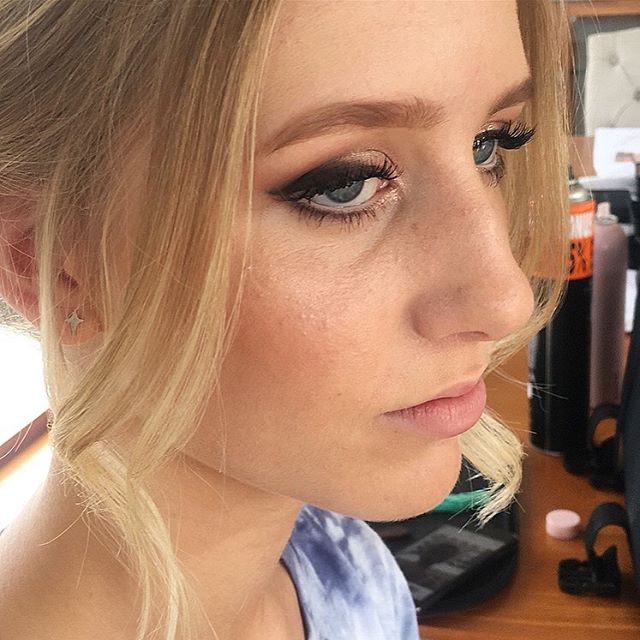 Up nice and close with Francesca, for her school ball on saturday. A smokey winged liner and shimmer eye
.
.
.
.⠀⠀⠀⠀⠀⠀⠀⠀⠀
#onscreen #makeupartist #hairstylist #weddinghair #beauty #makeup #makeuproom #glam #friends #makeup #motd #creatives #beautyblo