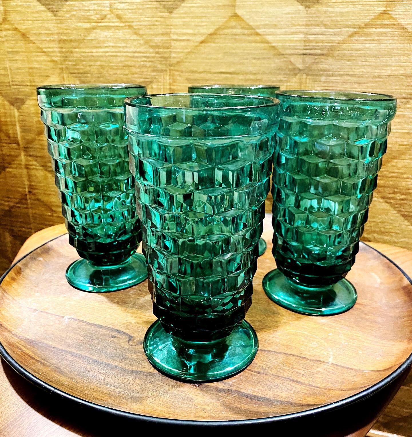Bardo Shop vintage glassware ✨ᴘɪᴄᴋ ᴏғ ᴛʜᴇ ᴡᴇᴇᴋ✨

Vintage early 70s 💚#BardoGREEN💚glassware set with M.C. Escher style patterning. Set of 4 for $75&hellip; 2 sets available (or a total of 8).

Perfect for spritzes, slushies or pool party drinks&helli