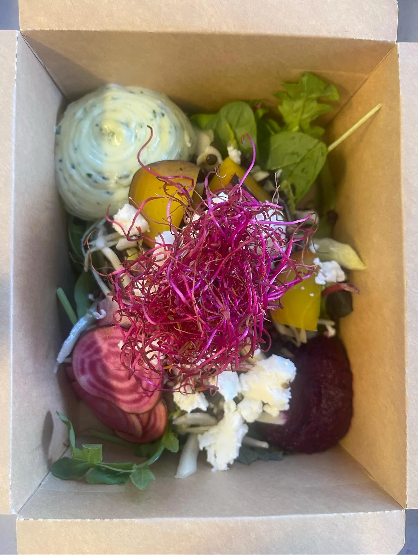 I fredags rullade den sista vagnen med catering ut från @ofvrefabriken och idag har de första tårtorna levererats från nya preppköket. 
På temat var sak har sin tid beslutade vi nämligen i somras att vi nog var