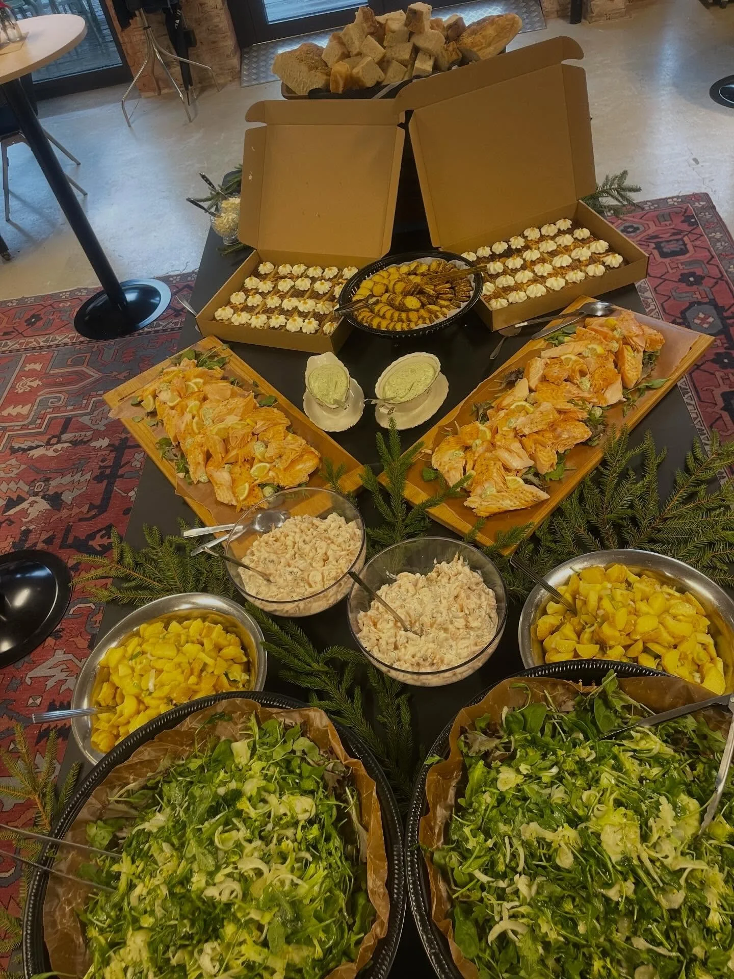 En sista cateringleverans med &rdquo;vanlig&rdquo; mat innan vi fr&aring;n och med imorgon g&aring;r helt in i julmatsdimman!