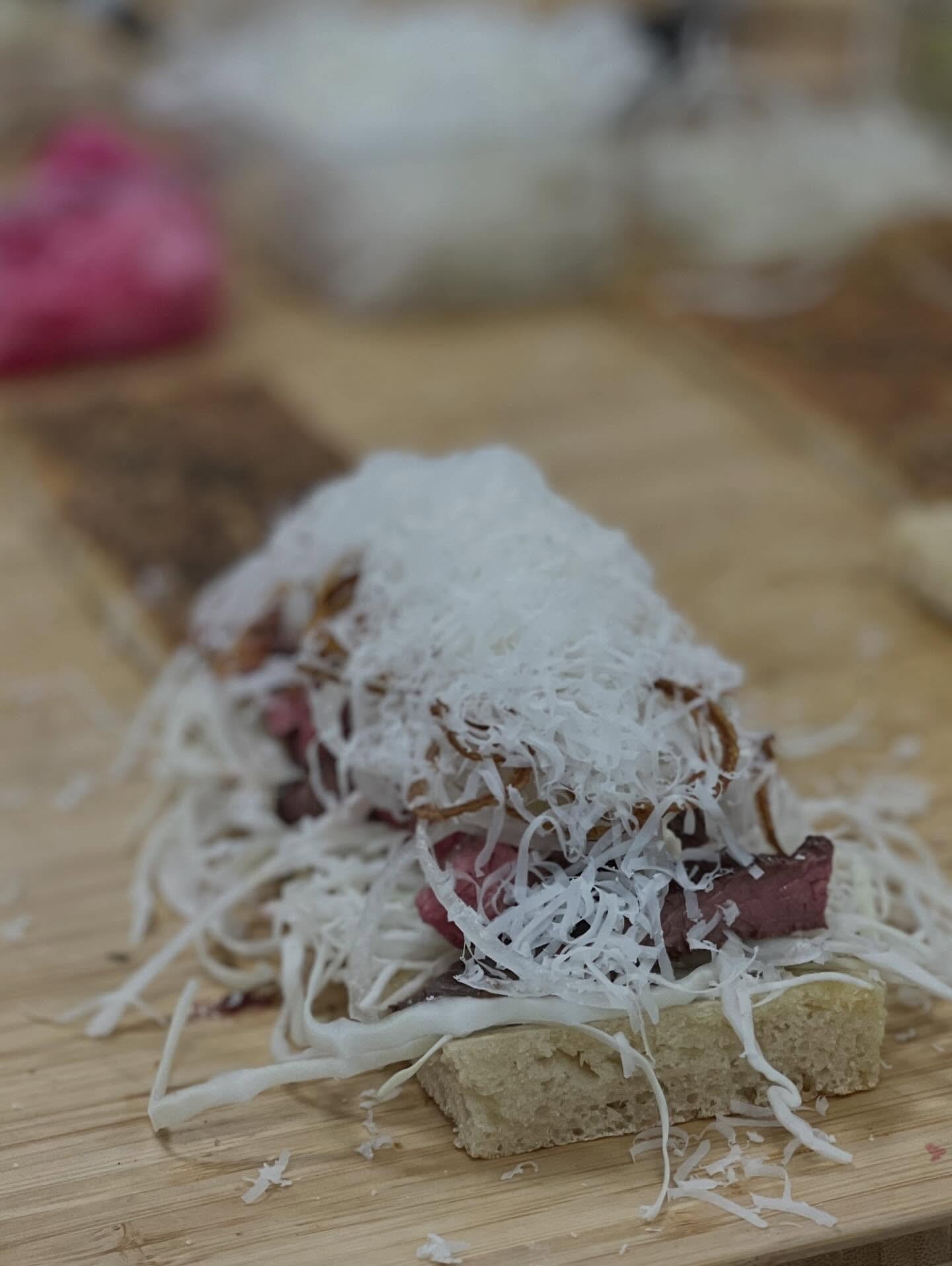 Under de lite lugnare veckorna s&aring; h&auml;r i b&ouml;rjan av &aring;ret brukar vi ta tillf&auml;llet i akt att kratta i manegen inf&ouml;r kommande s&auml;songer. Vi uppdaterar menyer och hemsidor, provlagar mat och funderar p&aring; hur vi kan 